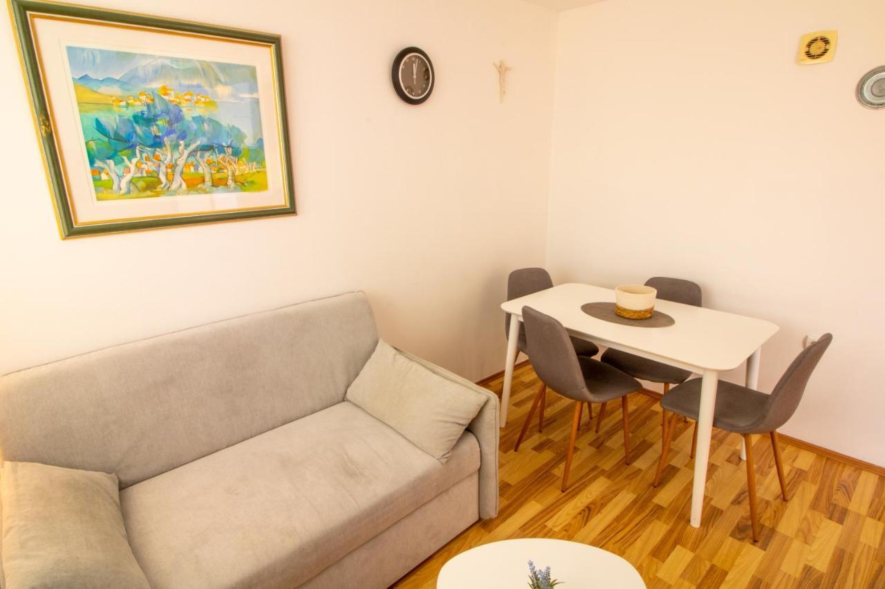 Apartment Damir With Balcony In Quiet Area 바슈카 외부 사진