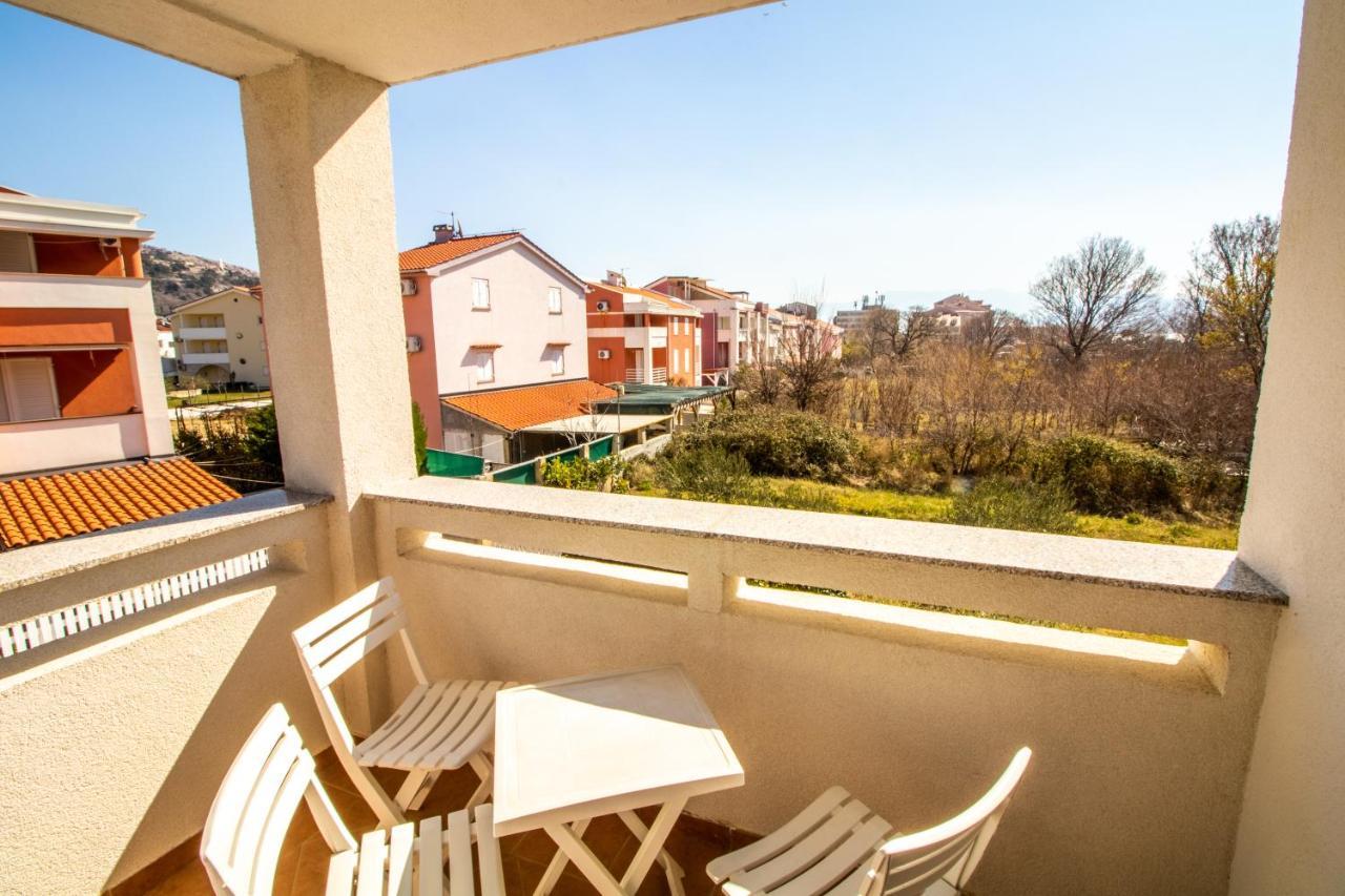 Apartment Damir With Balcony In Quiet Area 바슈카 외부 사진
