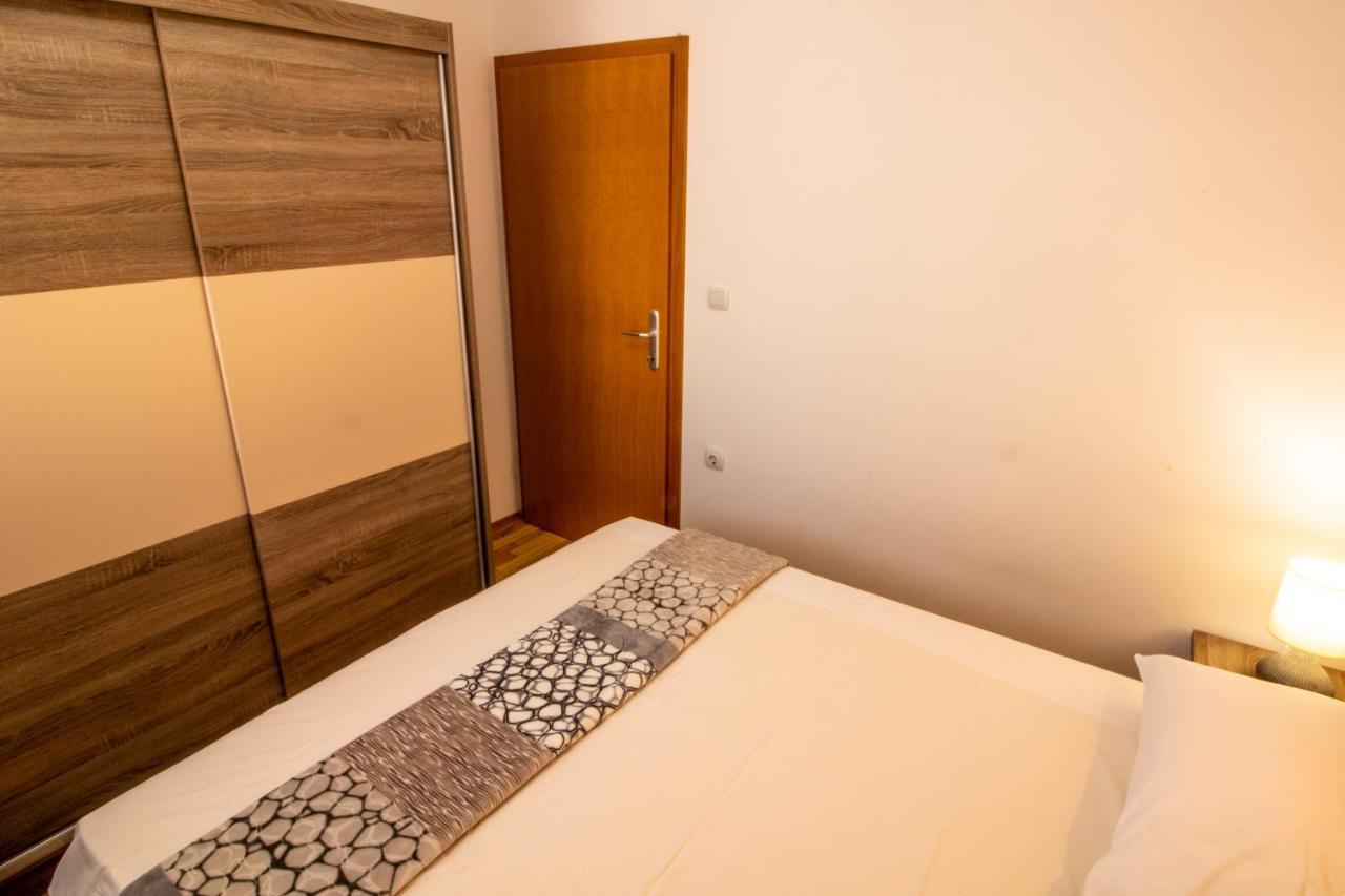Apartment Damir With Balcony In Quiet Area 바슈카 외부 사진